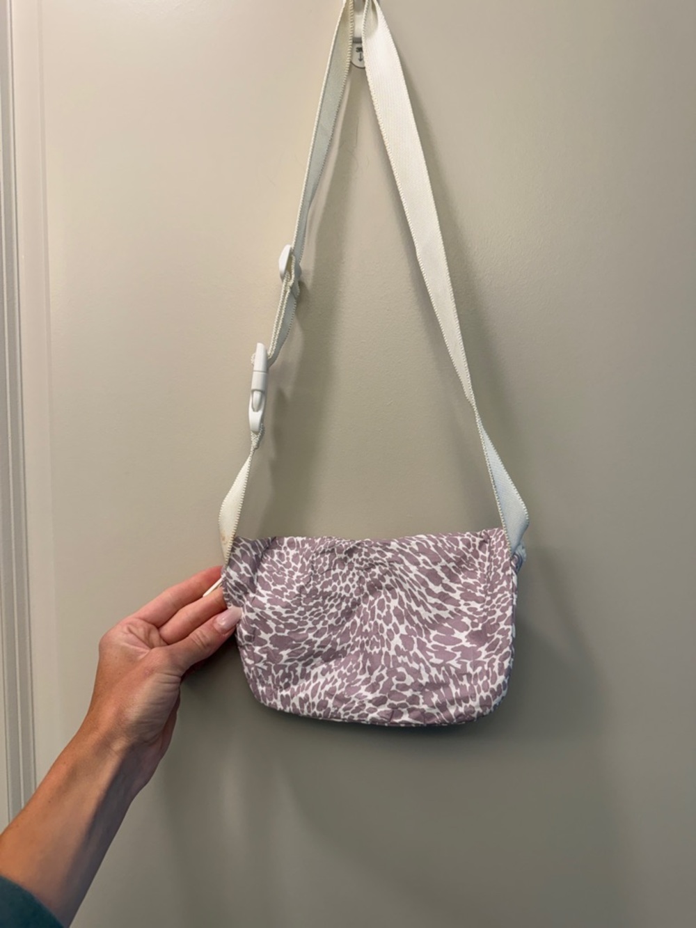 Aloha Mini Hip Pack by Vuori - Picture 7 of 7